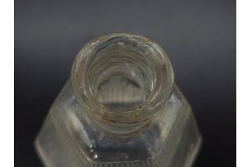 当時物　プレスガラス　レトロな味わい深いガラス瓶5点セット(ビン、醤油差し、あやめ、菖蒲、エンボス、花、桜、硝子)(R-082968)