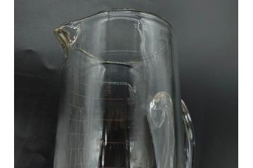 戦前　当時物　吹きガラス　落ち着いた佇まいの計量カップ2点セット(ジョッキ、花器、花瓶、花入、花生、フラワーベース、硝子、目盛付き)(R-082969)