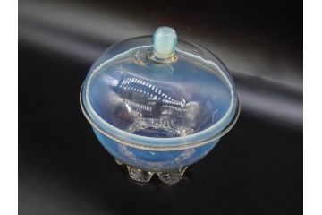 戦前　当時物　乳白ぼかし　柔らかい色合いに惹かれるキャンディポット(菓子器、キャニスター、蓋物、ボンボニエール、小物入れ、硝子、ガラス)(R-082970)