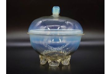 戦前　当時物　乳白ぼかし　柔らかい色合いに惹かれるキャンディポット(菓子器、キャニスター、蓋物、ボンボニエール、小物入れ、硝子、ガラス)(R-082970)