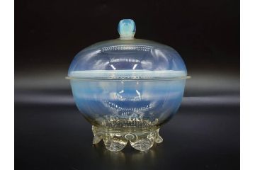 戦前　当時物　乳白ぼかし　柔らかい色合いに惹かれるキャンディポット(菓子器、キャニスター、蓋物、ボンボニエール、小物入れ、硝子、ガラス)(R-082970)