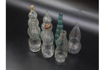 大正〜昭和初期　ニッキ水瓶　時代を重ねた味わいあるガラス瓶7点セット(ラムネ瓶、硝子、ビン、花器、花生、花入、フラワーベース、一輪挿し)(R-082972)