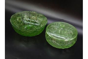 大正〜昭和初期　ウランガラス　繊細なデザインが素敵なボウル&キャンディーポット(蓋物、小物入れ、ボンボン入れ、ガラス鉢、深皿、硝子、和ガラス)(R-082976)