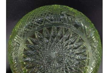 大正〜昭和初期　ウランガラス　繊細なデザインが素敵なボウル&キャンディーポット(蓋物、小物入れ、ボンボン入れ、ガラス鉢、深皿、硝子、和ガラス)(R-082976)