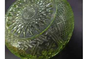大正〜昭和初期　ウランガラス　繊細なデザインが素敵なボウル&キャンディーポット(蓋物、小物入れ、ボンボン入れ、ガラス鉢、深皿、硝子、和ガラス)(R-082976)