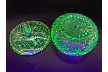 大正〜昭和初期　ウランガラス　繊細なデザインが素敵なボウル&キャンディーポット(蓋物、小物入れ、ボンボン入れ、ガラス鉢、深皿、硝子、和ガラス)(R-082976)