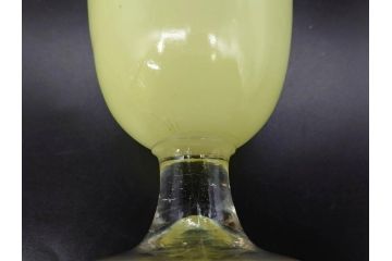 ウランガラス　プレスガラス　棗型(なつめ形)　碗型　黄練り　レトロな雰囲気溢れる氷コップ2客セット(花唐草文?、KY、グラス、硝子、和ガラス)(R-082978)