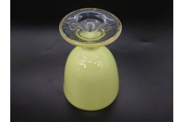 ウランガラス　プレスガラス　棗型(なつめ形)　碗型　黄練り　レトロな雰囲気溢れる氷コップ2客セット(花唐草文?、KY、グラス、硝子、和ガラス)(R-082978)
