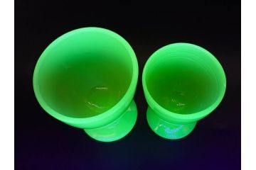 ウランガラス　プレスガラス　棗型(なつめ形)　黄練り　シンプルでレトロな佇まいの氷コップ2客セット(大・小、グラス、硝子、和ガラス)(R-082980)