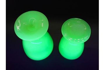 ウランガラス　プレスガラス　棗型(なつめ形)　黄練り　シンプルでレトロな佇まいの氷コップ2客セット(大・小、グラス、硝子、和ガラス)(R-082980)