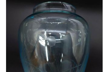 当時物　昭和レトロ　切子　涼しげな水色が目を引くキャンディーポット(菓子瓶、あめや瓶、飴屋、砂糖壺、ガラス瓶、ガラスビン、蓋(フタ)付き、菓子瓶、ボンボン入れ、小物入れ、硝子)(R-082982)