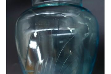 当時物　昭和レトロ　切子　涼しげな水色が目を引くキャンディーポット(菓子瓶、あめや瓶、飴屋、砂糖壺、ガラス瓶、ガラスビン、蓋(フタ)付き、菓子瓶、ボンボン入れ、小物入れ、硝子)(R-082982)