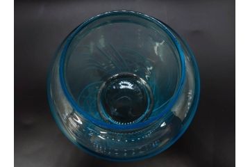 当時物　昭和レトロ　切子　涼しげな水色が目を引くキャンディーポット(菓子瓶、あめや瓶、飴屋、砂糖壺、ガラス瓶、ガラスビン、蓋(フタ)付き、菓子瓶、ボンボン入れ、小物入れ、硝子)(R-082982)