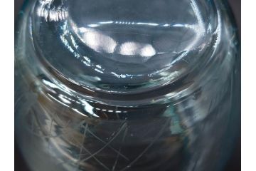 当時物　昭和レトロ　切子　涼しげな水色が目を引くキャンディーポット(菓子瓶、あめや瓶、飴屋、砂糖壺、ガラス瓶、ガラスビン、蓋(フタ)付き、菓子瓶、ボンボン入れ、小物入れ、硝子)(R-082982)