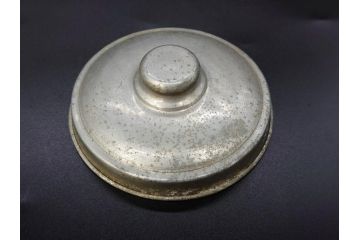 当時物　昭和レトロ　切子　涼しげな水色が目を引くキャンディーポット(菓子瓶、あめや瓶、飴屋、砂糖壺、ガラス瓶、ガラスビン、蓋(フタ)付き、菓子瓶、ボンボン入れ、小物入れ、硝子)(R-082982)