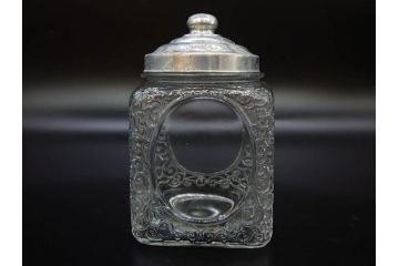 戦前　当時物　大胆にあしらわれた唐草模様が目を引くキャンディーポット(菓子瓶、あめや瓶、飴屋、砂糖壺、ガラス瓶、ガラスビン、蓋(フタ)付き、菓子瓶、ボンボン入れ、小物入れ、硝子)(R-082984)