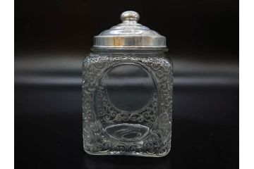 戦前　当時物　大胆にあしらわれた唐草模様が目を引くキャンディーポット(菓子瓶、あめや瓶、飴屋、砂糖壺、ガラス瓶、ガラスビン、蓋(フタ)付き、菓子瓶、ボンボン入れ、小物入れ、硝子)(R-082984)