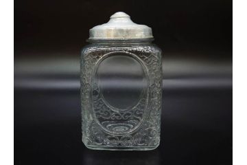 戦前　当時物　大胆にあしらわれた唐草模様が目を引くキャンディーポット(菓子瓶、あめや瓶、飴屋、砂糖壺、ガラス瓶、ガラスビン、蓋(フタ)付き、菓子瓶、ボンボン入れ、小物入れ、硝子)(R-082985)
