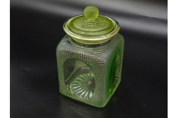 戦前　当時物　ウランガラス　ノスタルジックな雰囲気が魅力のキャンディーポット(菓子瓶、あめや瓶、飴屋、砂糖壺、ガラス瓶、ガラスビン、蓋(フタ)付き、菓子瓶、ボンボン入れ、小物入れ、硝子)(R-082986)