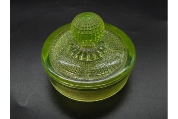 戦前　当時物　ウランガラス　ノスタルジックな雰囲気が魅力のキャンディーポット(菓子瓶、あめや瓶、飴屋、砂糖壺、ガラス瓶、ガラスビン、蓋(フタ)付き、菓子瓶、ボンボン入れ、小物入れ、硝子)(R-082986)