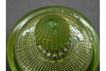 戦前　当時物　ウランガラス　ノスタルジックな雰囲気が魅力のキャンディーポット(菓子瓶、あめや瓶、飴屋、砂糖壺、ガラス瓶、ガラスビン、蓋(フタ)付き、菓子瓶、ボンボン入れ、小物入れ、硝子)(R-082986)