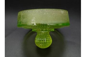 戦前　当時物　ウランガラス　ノスタルジックな雰囲気が魅力のキャンディーポット(菓子瓶、あめや瓶、飴屋、砂糖壺、ガラス瓶、ガラスビン、蓋(フタ)付き、菓子瓶、ボンボン入れ、小物入れ、硝子)(R-082986)