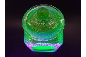 戦前　当時物　ウランガラス　ノスタルジックな雰囲気が魅力のキャンディーポット(菓子瓶、あめや瓶、飴屋、砂糖壺、ガラス瓶、ガラスビン、蓋(フタ)付き、菓子瓶、ボンボン入れ、小物入れ、硝子)(R-082986)