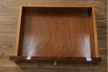 中古　美品　IDC大塚家具取り扱い　SPLENDOR(スプレンダー)　バーズアイメープル材の美しい杢目が魅力的なキュリオケース(キャビネット、ガラスケース、ショーケース、コレクションケース、食器棚、カップボード、収納棚、戸棚、飾り棚、ディスプレイ棚、店舗什器)(定価約79万円)(R-082991)