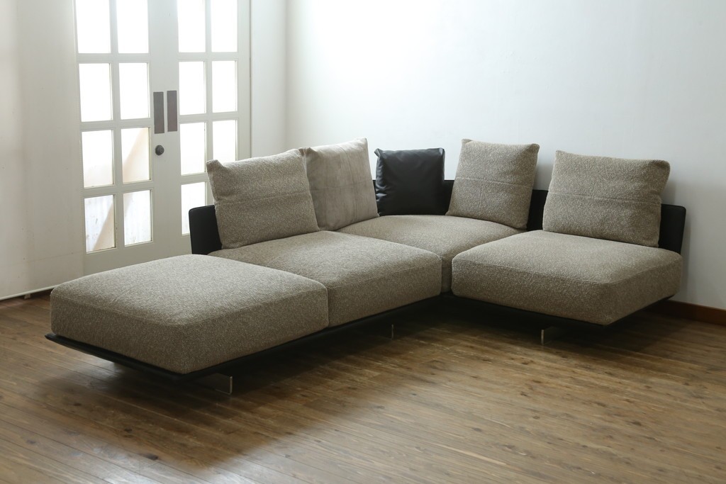 新古　未使用展示品　超美品　arflex(アルフレックス)　BRERA(ブレラ)　Sergio Brioschiデザイン　クッション付き!!　モダンで洗練されたデザインが光るコーナーソファ　定価約312万円　(R-082993)