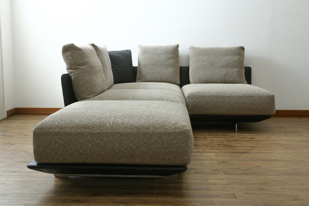 新古　未使用展示品　超美品　arflex(アルフレックス)　BRERA(ブレラ)　Sergio Brioschiデザイン　クッション付き!!　モダンで洗練されたデザインが光るコーナーソファ　定価約312万円　(R-082993)
