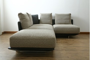 新古　未使用展示品　超美品　arflex(アルフレックス)　BRERA(ブレラ)　Sergio Brioschiデザイン　クッション付き!!　モダンで洗練されたデザインが光るコーナーソファ　定価約312万円　(R-082993)