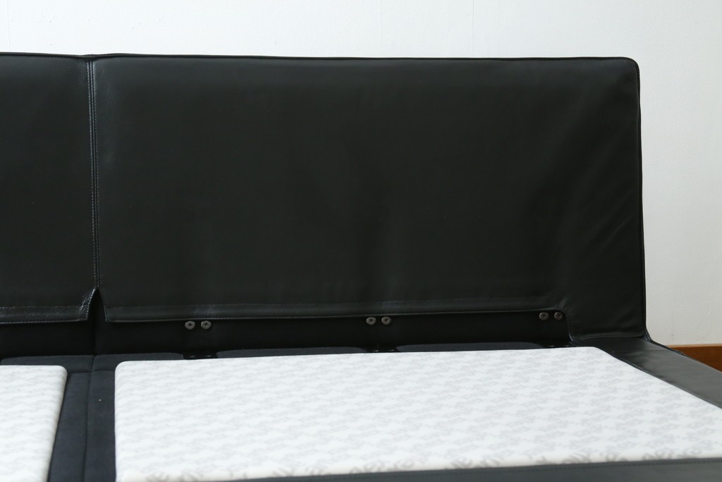 新古　未使用展示品　超美品　arflex(アルフレックス)　BRERA(ブレラ)　Sergio Brioschiデザイン　クッション付き!!　モダンで洗練されたデザインが光るコーナーソファ　定価約312万円　(R-082993)