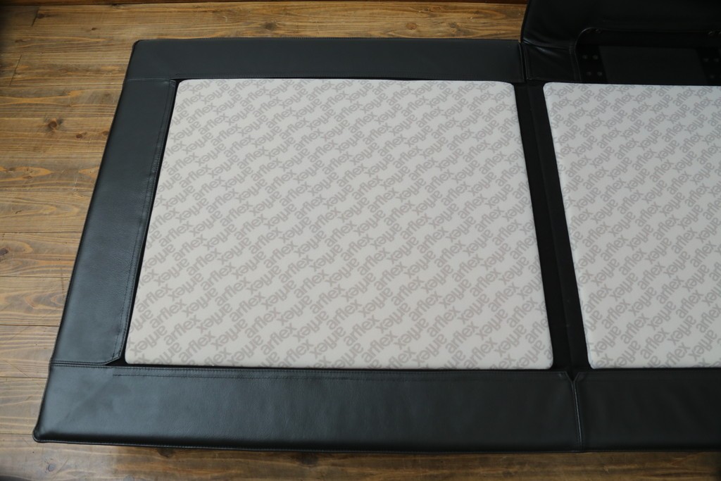 新古　未使用展示品　超美品　arflex(アルフレックス)　BRERA(ブレラ)　Sergio Brioschiデザイン　クッション付き!!　モダンで洗練されたデザインが光るコーナーソファ　定価約312万円　(R-082993)