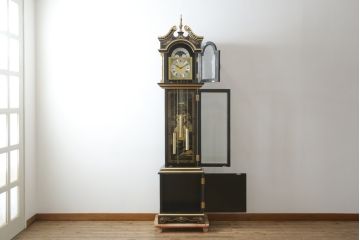 中古　高級品!!　オリエンタルデザイン　ドイツ製ムーブメント　黒塗りに金蒔絵風の絵柄が美しいホールクロック(時計台、振り子時計、ディスプレイ)(R-082994)