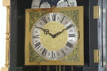 中古　高級品!!　オリエンタルデザイン　ドイツ製ムーブメント　黒塗りに金蒔絵風の絵柄が美しいホールクロック(時計台、振り子時計、ディスプレイ)(R-082994)