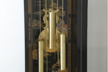 中古　高級品!!　オリエンタルデザイン　ドイツ製ムーブメント　黒塗りに金蒔絵風の絵柄が美しいホールクロック(時計台、振り子時計、ディスプレイ)(R-082994)