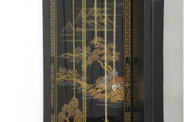 中古　高級品!!　オリエンタルデザイン　ドイツ製ムーブメント　黒塗りに金蒔絵風の絵柄が美しいホールクロック(時計台、振り子時計、ディスプレイ)(R-082994)