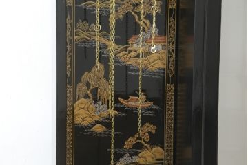 中古　高級品!!　オリエンタルデザイン　ドイツ製ムーブメント　黒塗りに金蒔絵風の絵柄が美しいホールクロック(時計台、振り子時計、ディスプレイ)(R-082994)