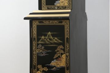 中古　高級品!!　オリエンタルデザイン　ドイツ製ムーブメント　黒塗りに金蒔絵風の絵柄が美しいホールクロック(時計台、振り子時計、ディスプレイ)(R-082994)