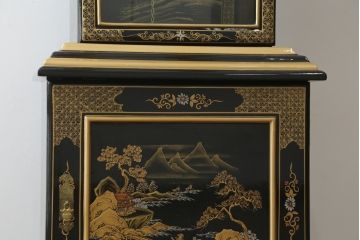 中古　高級品!!　オリエンタルデザイン　ドイツ製ムーブメント　黒塗りに金蒔絵風の絵柄が美しいホールクロック(時計台、振り子時計、ディスプレイ)(R-082994)