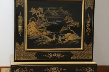 中古　高級品!!　オリエンタルデザイン　ドイツ製ムーブメント　黒塗りに金蒔絵風の絵柄が美しいホールクロック(時計台、振り子時計、ディスプレイ)(R-082994)