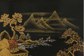中古　高級品!!　オリエンタルデザイン　ドイツ製ムーブメント　黒塗りに金蒔絵風の絵柄が美しいホールクロック(時計台、振り子時計、ディスプレイ)(R-082994)