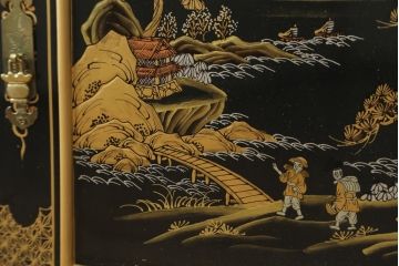中古　高級品!!　オリエンタルデザイン　ドイツ製ムーブメント　黒塗りに金蒔絵風の絵柄が美しいホールクロック(時計台、振り子時計、ディスプレイ)(R-082994)