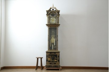 中古　高級品!!　オリエンタルデザイン　ドイツ製ムーブメント　黒塗りに金蒔絵風の絵柄が美しいホールクロック　(R-082994)