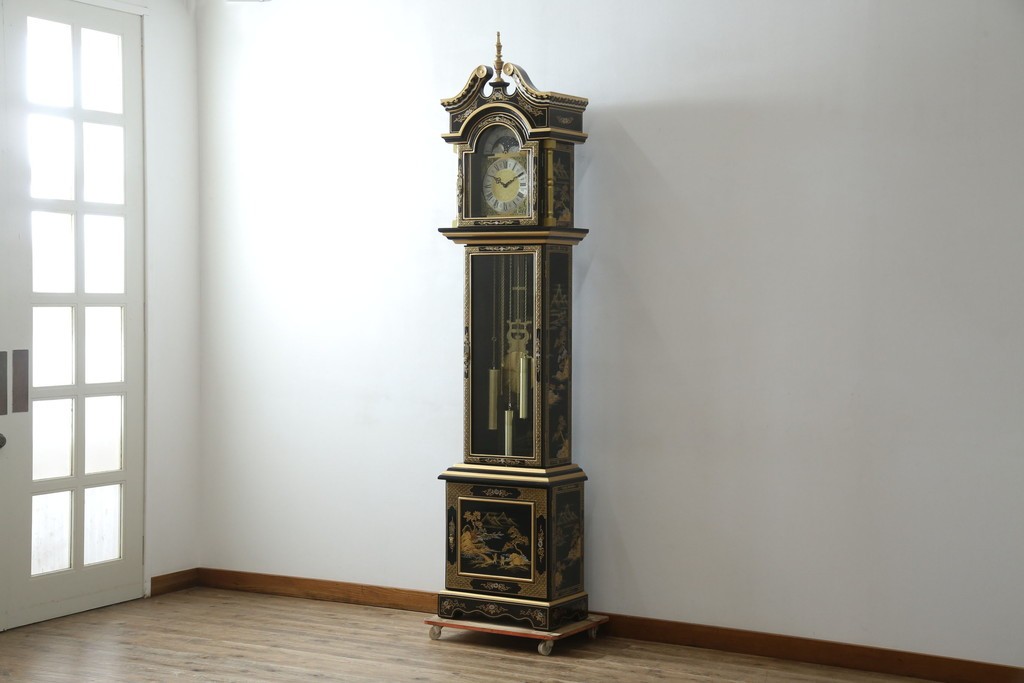 中古　高級品!!　オリエンタルデザイン　ドイツ製ムーブメント　黒塗りに金蒔絵風の絵柄が美しいホールクロック　(R-082994)