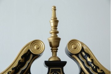 中古　高級品!!　オリエンタルデザイン　ドイツ製ムーブメント　黒塗りに金蒔絵風の絵柄が美しいホールクロック　(R-082994)