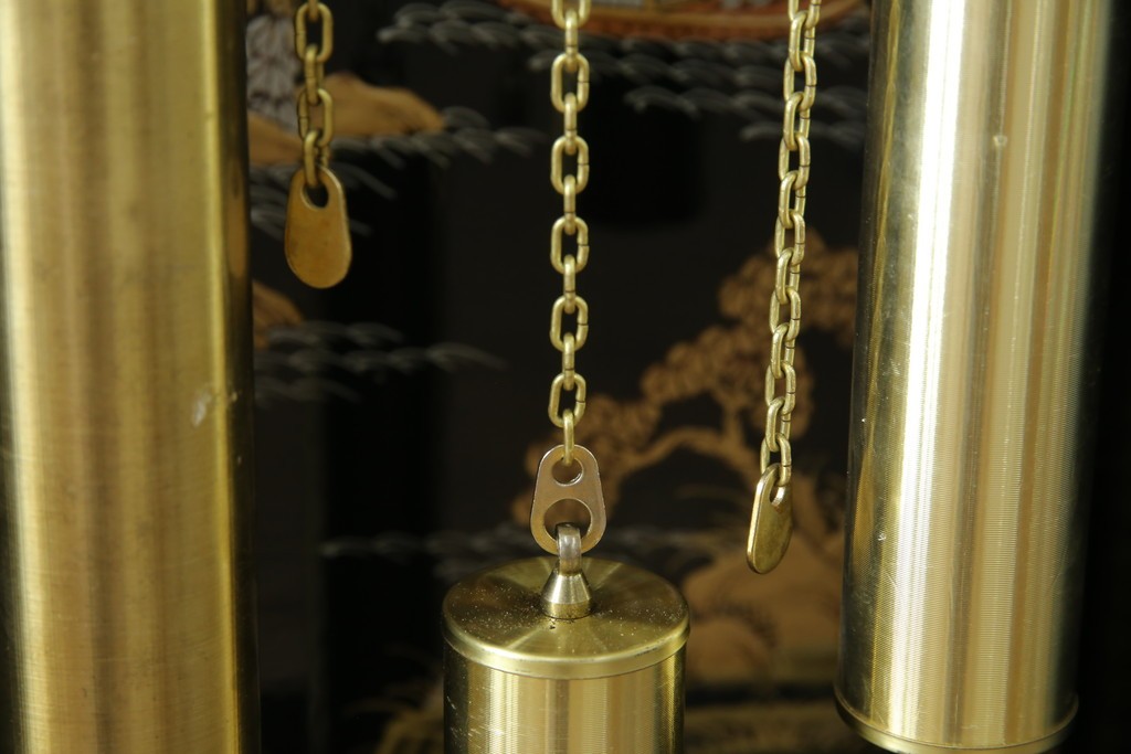 中古　高級品!!　オリエンタルデザイン　ドイツ製ムーブメント　黒塗りに金蒔絵風の絵柄が美しいホールクロック　(R-082994)