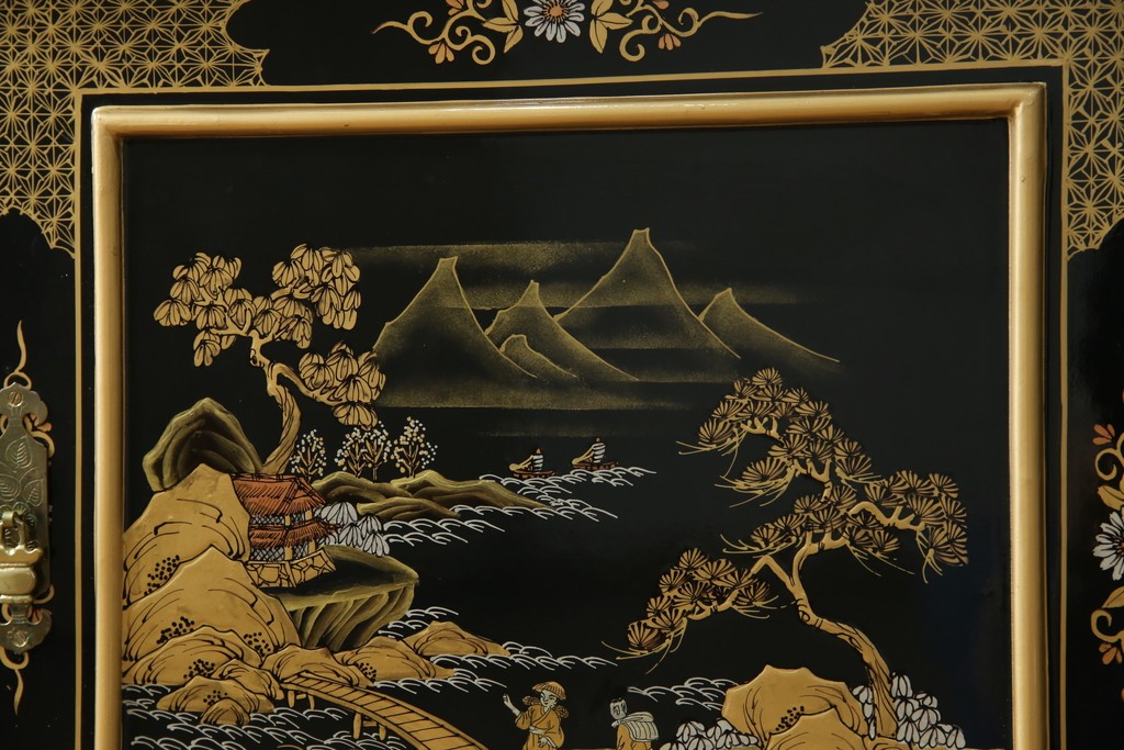 中古　高級品!!　オリエンタルデザイン　ドイツ製ムーブメント　黒塗りに金蒔絵風の絵柄が美しいホールクロック　(R-082994)