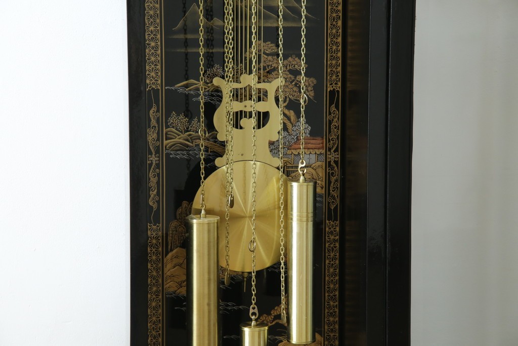 中古　高級品!!　オリエンタルデザイン　ドイツ製ムーブメント　黒塗りに金蒔絵風の絵柄が美しいホールクロック　(R-082994)