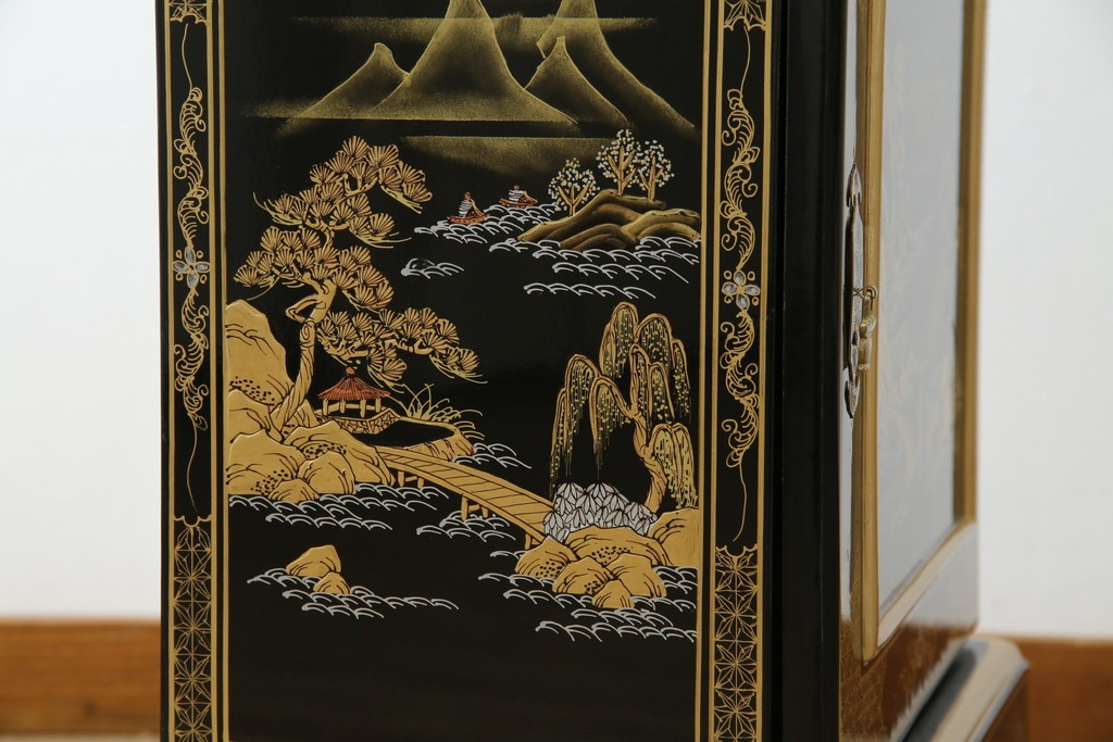 中古　高級品!!　オリエンタルデザイン　ドイツ製ムーブメント　黒塗りに金蒔絵風の絵柄が美しいホールクロック　(R-082994)